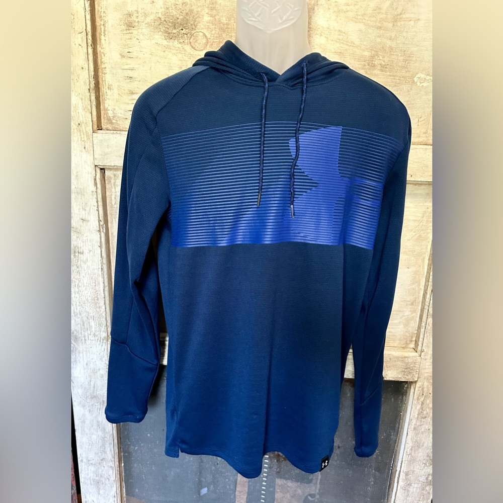 Men’s Under Armour Lightweight Hoodie!!